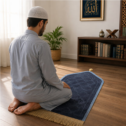 Luxury Velvet Islamic Prayer Mat with Mihrab Design & Decorative Fringe Soft Plush Muslim Salah Prayer Rug, 60 x 35 cm