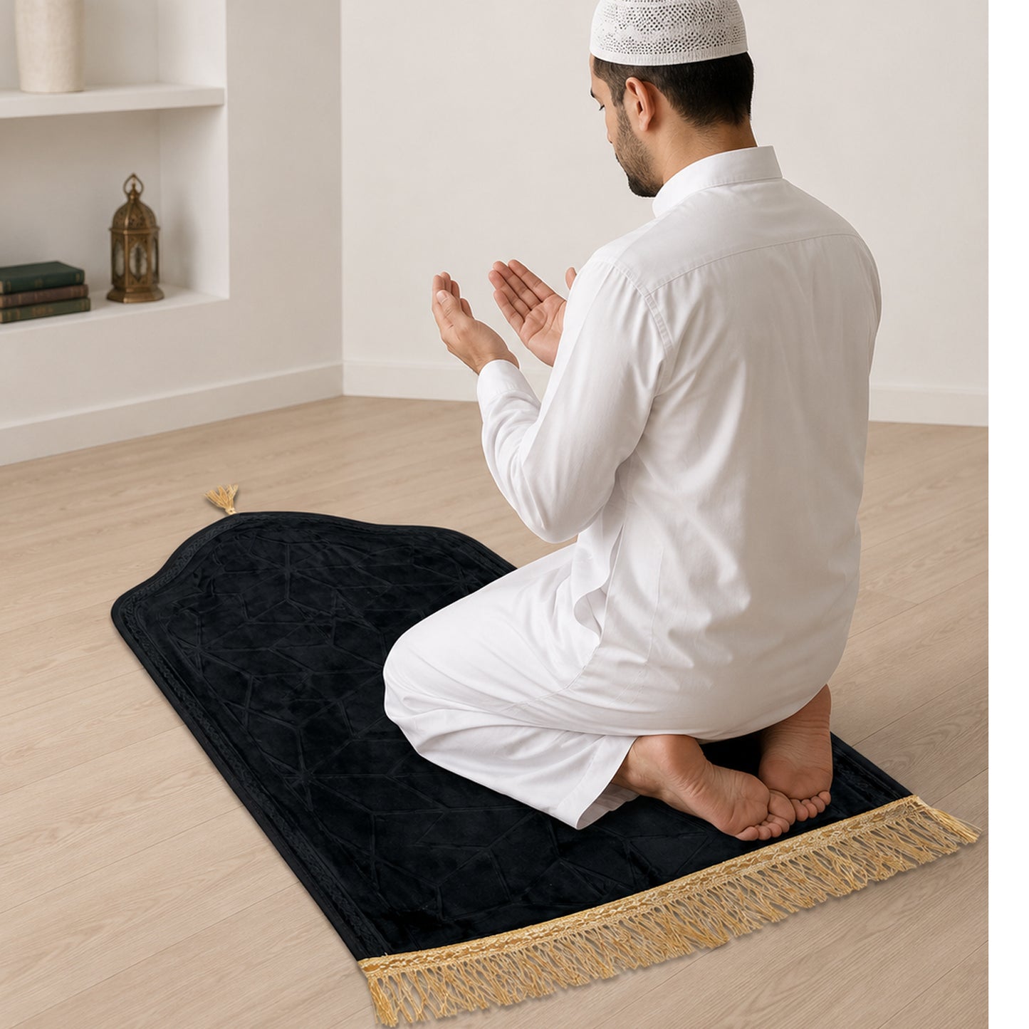 Luxury Velvet Islamic Prayer Mat with Mihrab Design & Decorative Fringe Soft Plush Muslim Salah Prayer Rug, 60 x 35 cm