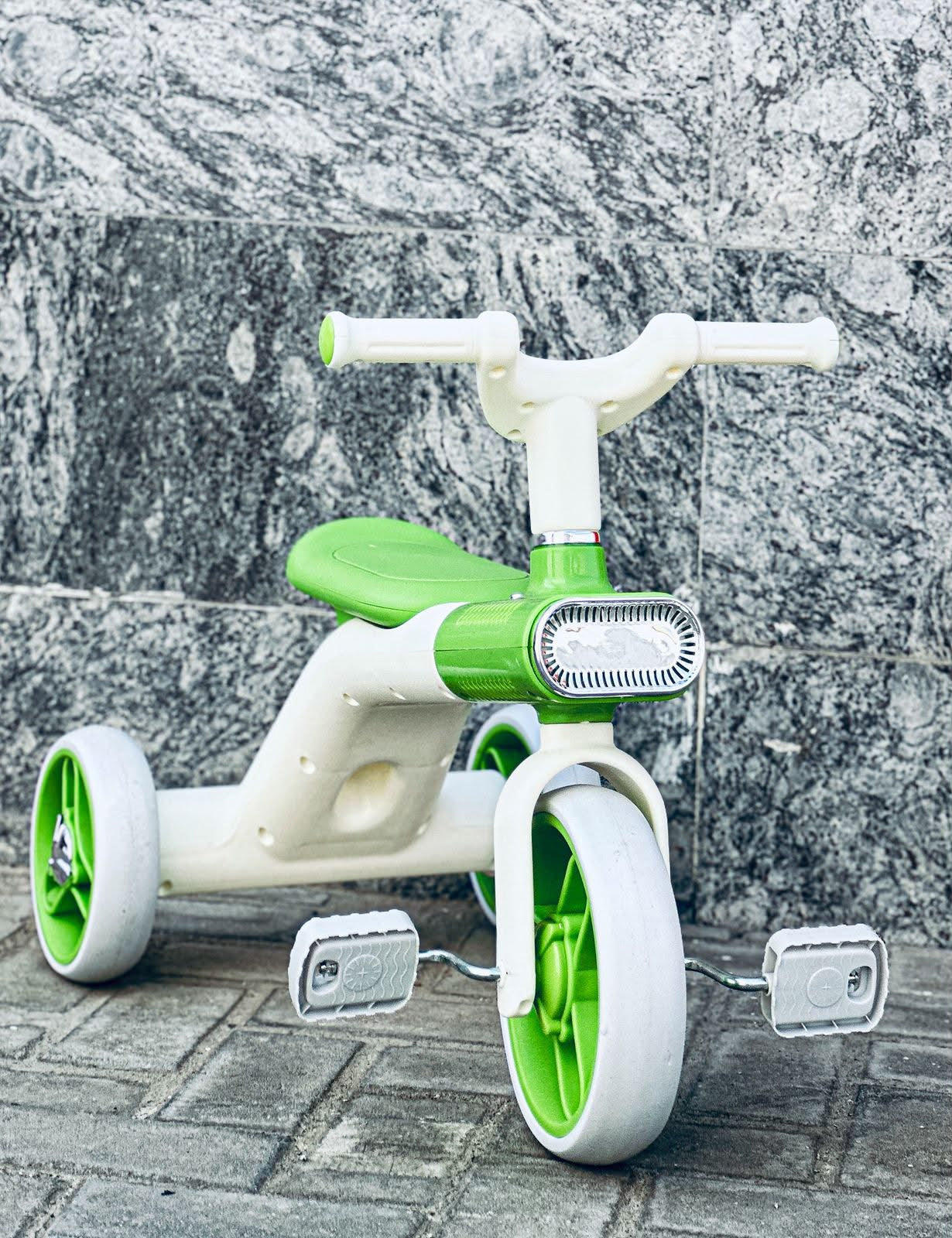 Kids Tricycle Pedal-Powered Ride-On Trike with Built-in Light & Music Headlight EVA Silent Wheels, Anti-Slip Pedals, Comfortable Seat, Durable Frame Indoor & Outdoor First Bicycle for Boys and Girls
