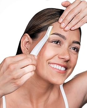 Finishing Touch Flawless Battery Powered Dermaplane Glo Lighted Facial Exfoliator Razors With For Women Removes Peach Fuzz | White.